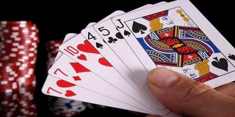 Up bỏ bài trong liêng Tại sao up bỏ bài trong liêng lại quan trọng?